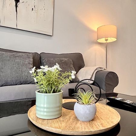 Chic Getaway Near Stavros Niarchos Apartment Athens Luaran gambar